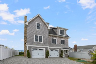Front of House with large driveway