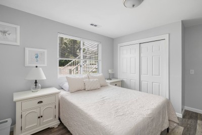 Bedroom #4: Bottom Floor (Queen)