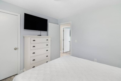 Bedroom #2: Top Floor (Queen)