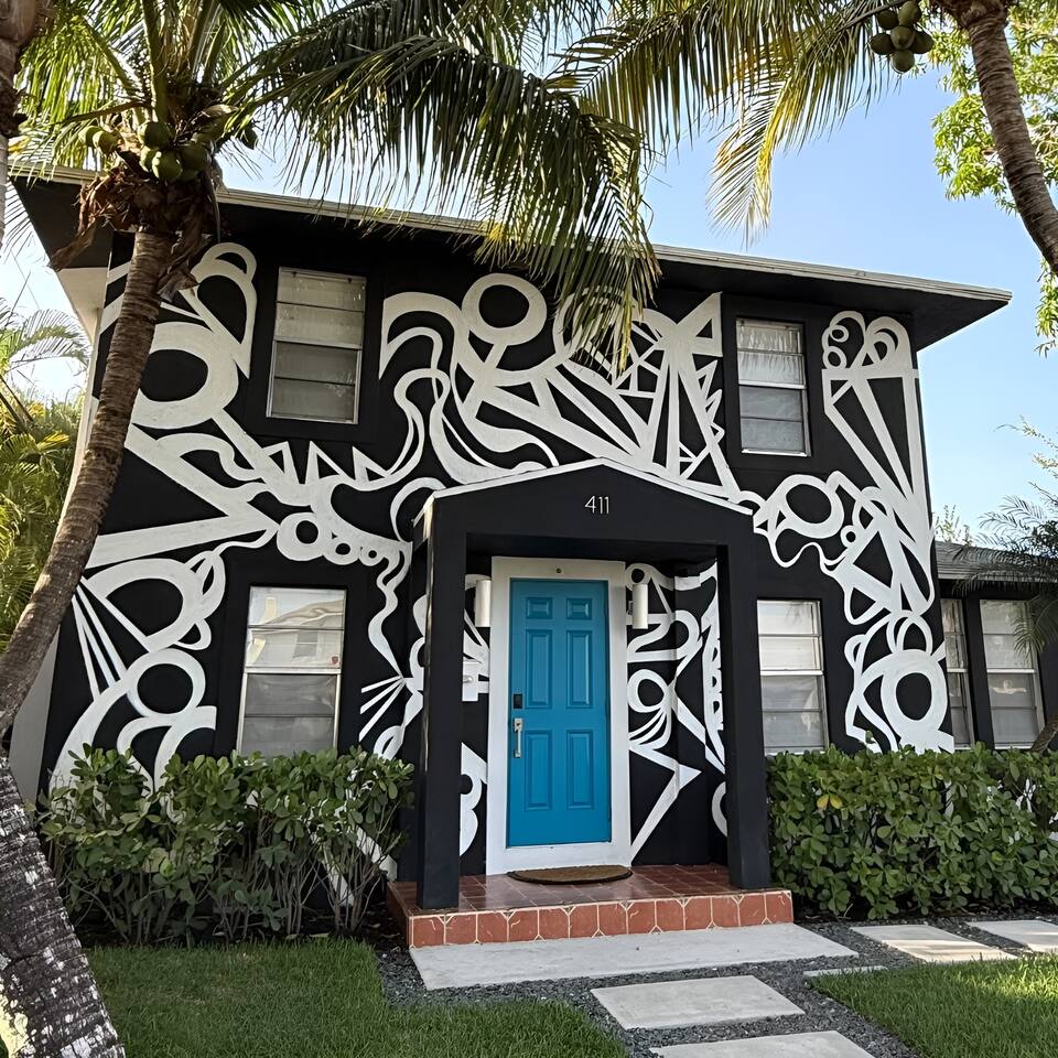 5BD 3BA - Black&White ArtBNB - Antique Row WPB