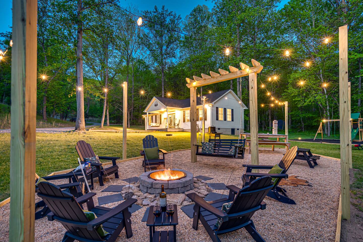 NEW! Walk to River | playground | fire pit | BBQ