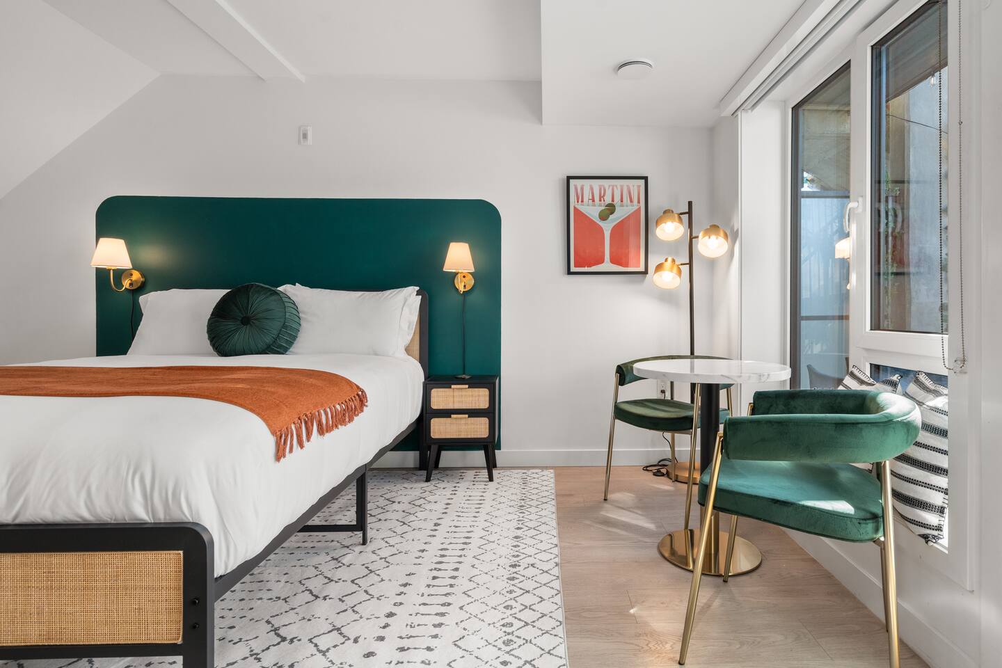 Chic & Cozy Studio w/ Patio| Fast WiFi| Nespresso