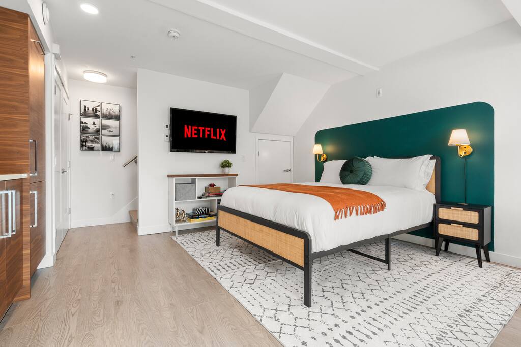 Chic & Cozy Studio w/ Patio| Fast WiFi| Nespresso