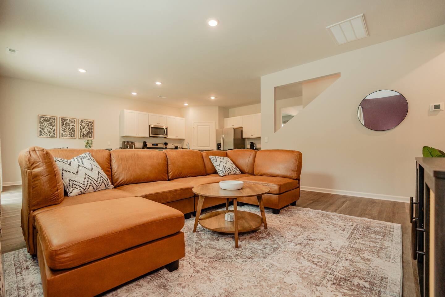 5BR/3B, Sleeps 13, Pets+, Garage - Maroon
