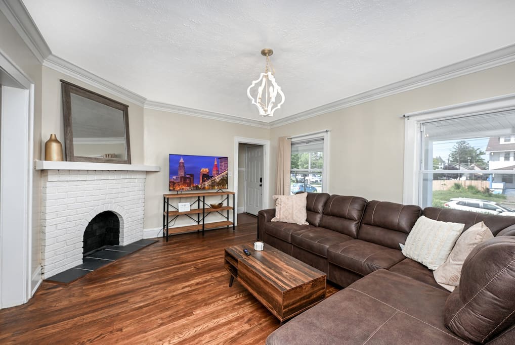 4BR/2B, Sleeps 12, Pet+, Laundry