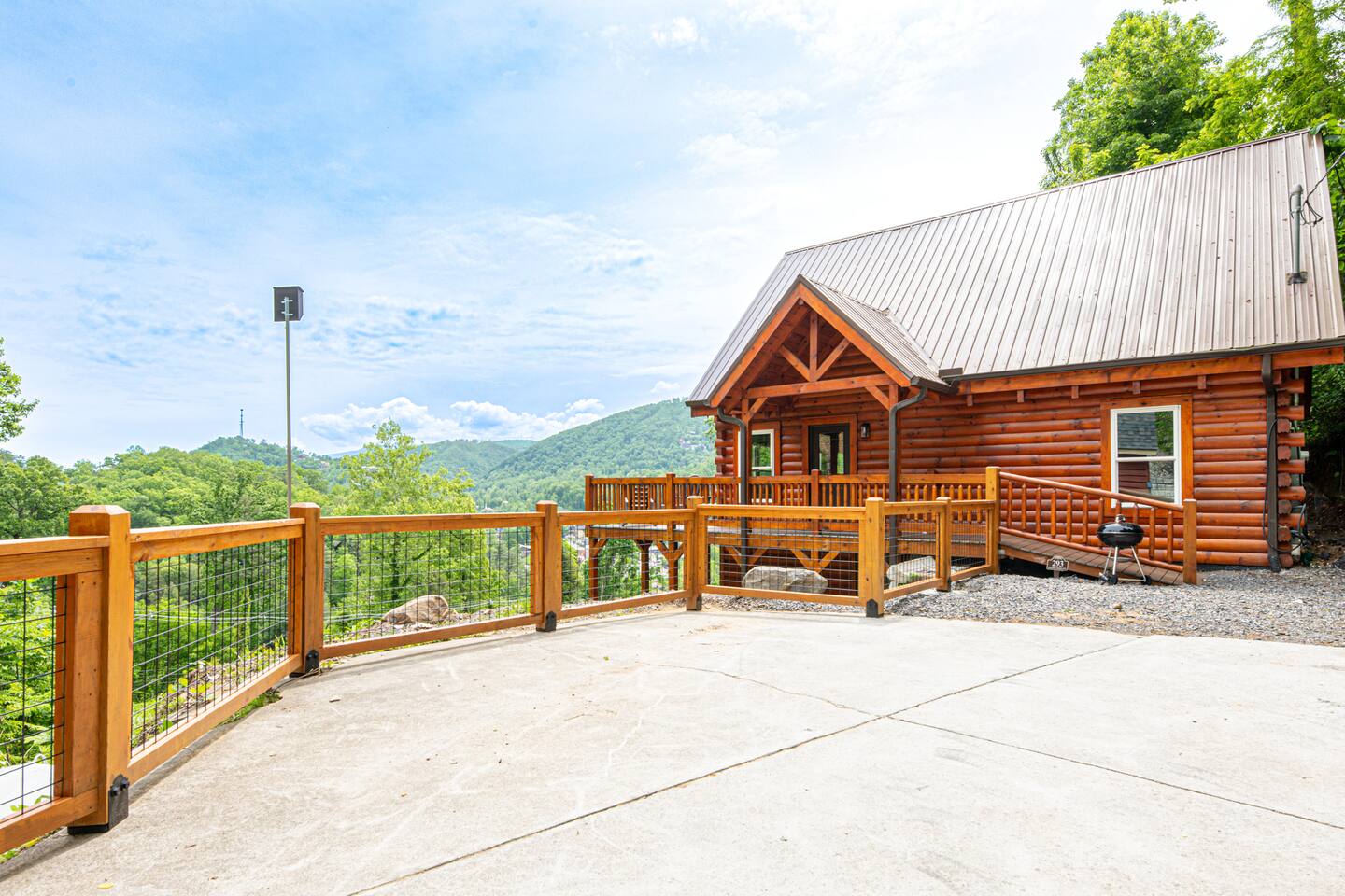 Perfect Cabin Escape with Views, Hot tub, & Gam Rm