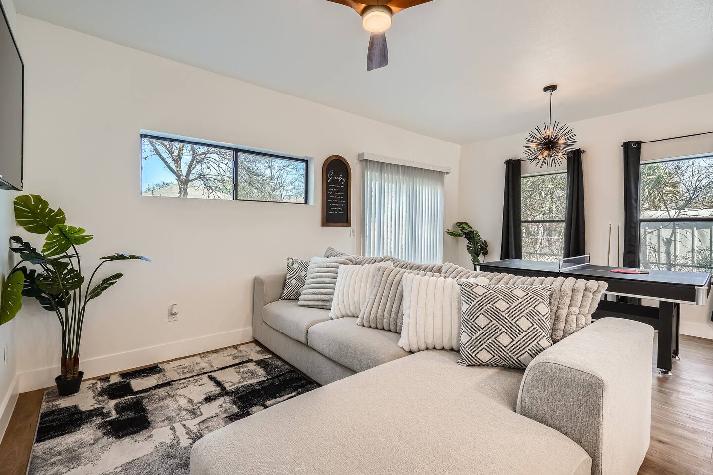 Luxury Downtown Oasis, Pool Table, Near Riverwalk