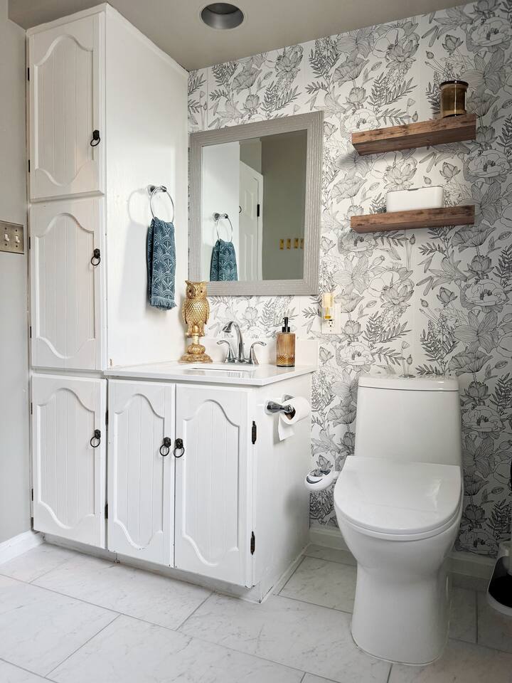 Weinbach Home | 4BD/1BA Home near UE