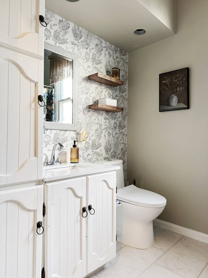 Weinbach Home | 4BD/1BA Home near UE