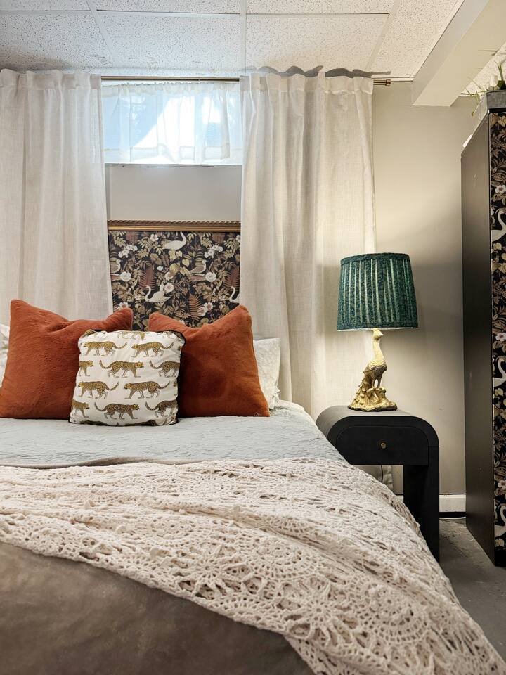 Weinbach Home | 4BD/1BA Home near UE