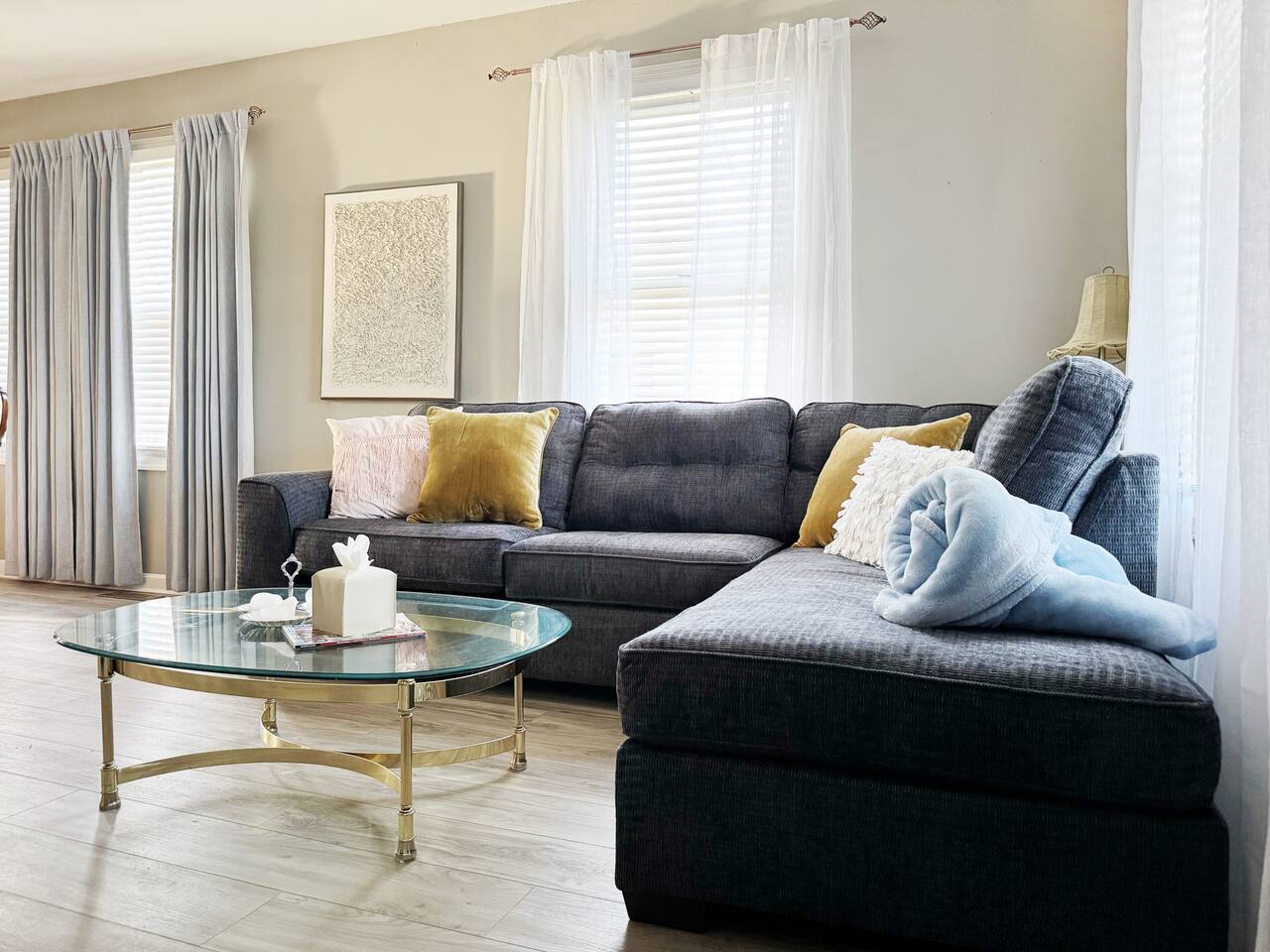 Weinbach Home | 4BD/1BA Home near UE photo 4