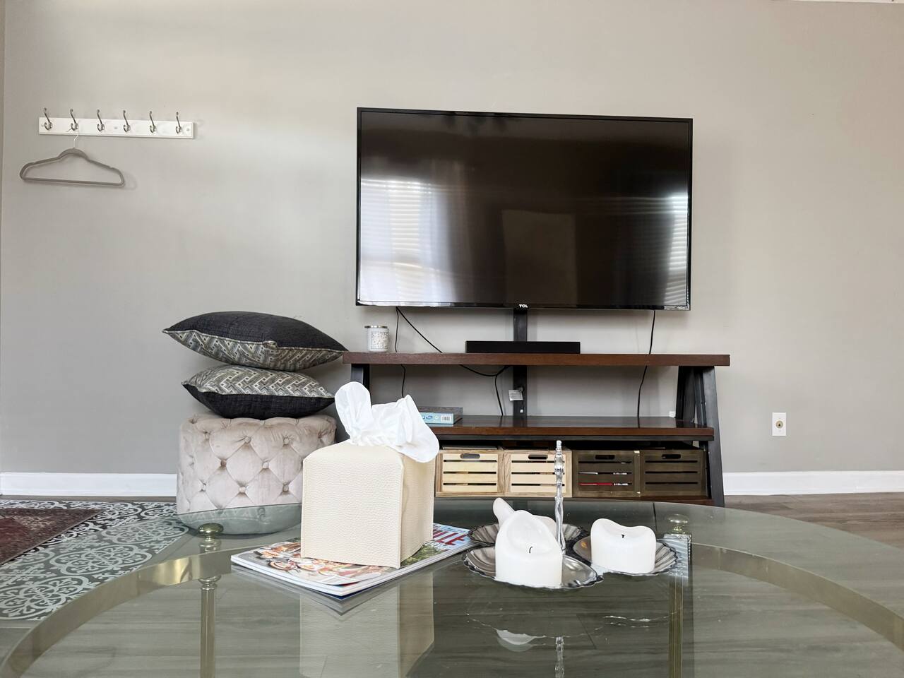 Weinbach Home | 4BD/1BA Home near UE photo 2