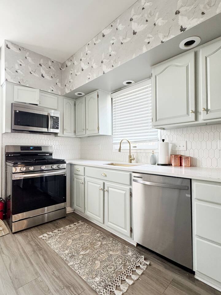 Weinbach Home | 4BD/1BA Home near UE