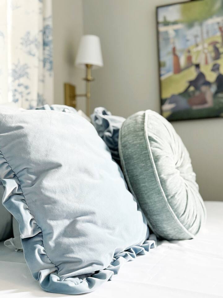 Weinbach Home | 4BD/1BA Home near UE