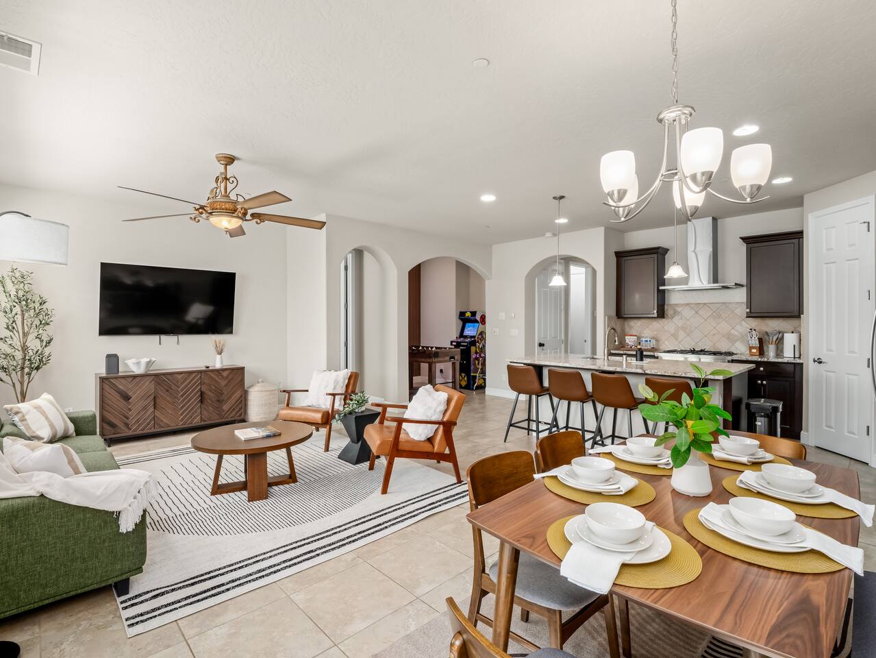 Perfect Getaway by Woodward Park - BBQ & Game Room