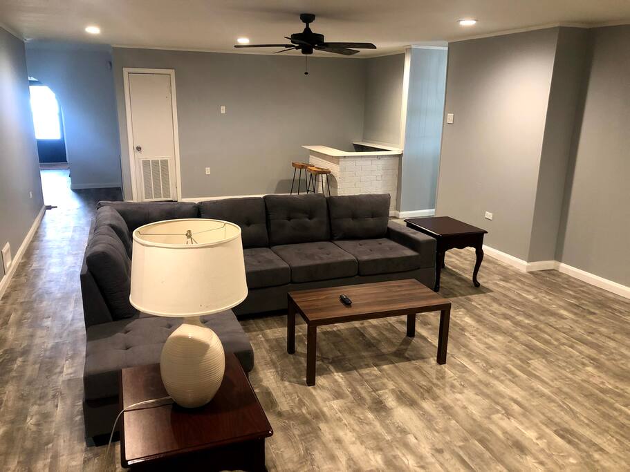 Beautiful 5 Bedroom Home- 5 Min Walk to Hospital