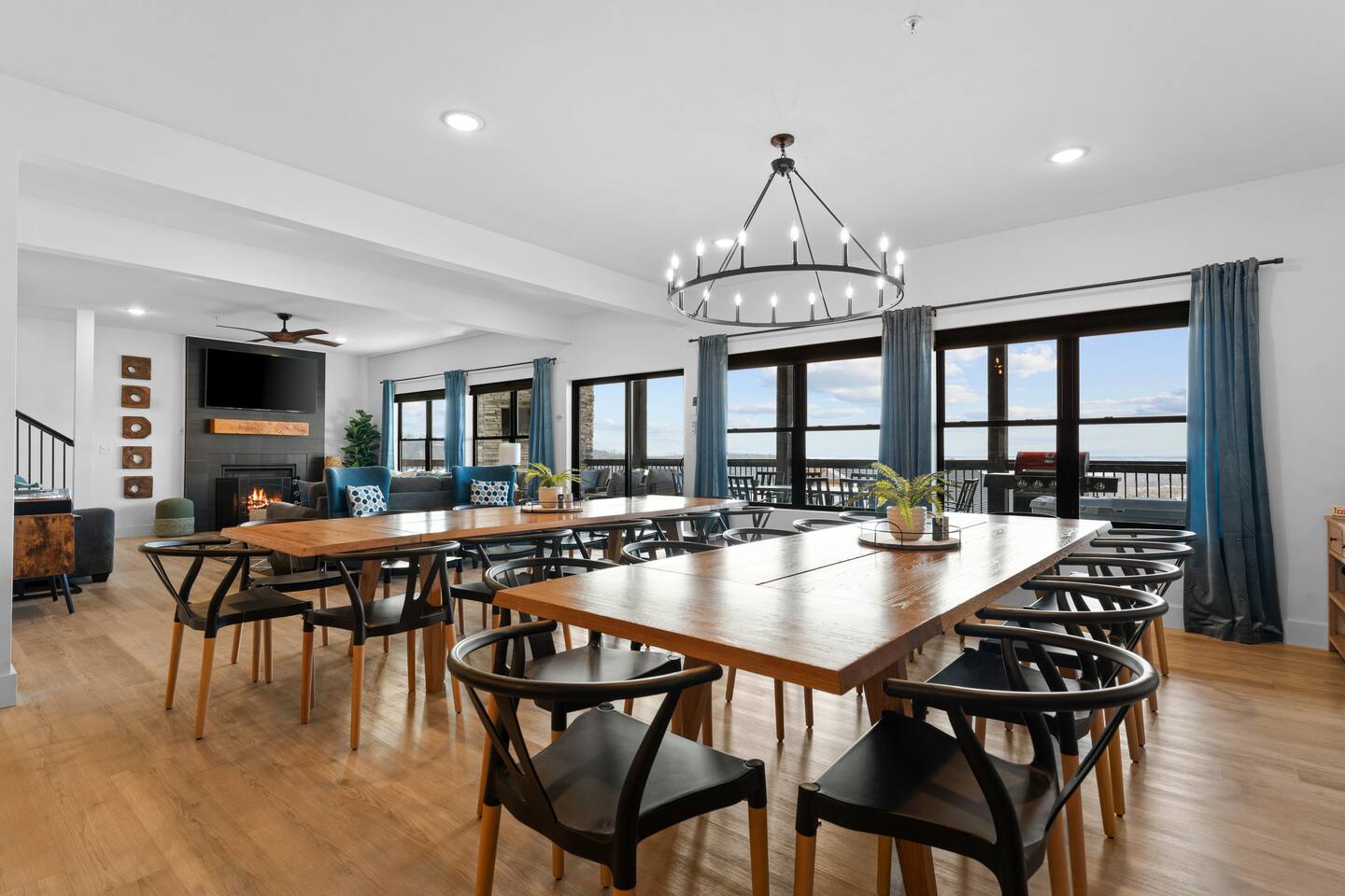 Holidays with us means room for everyone! By SDC!