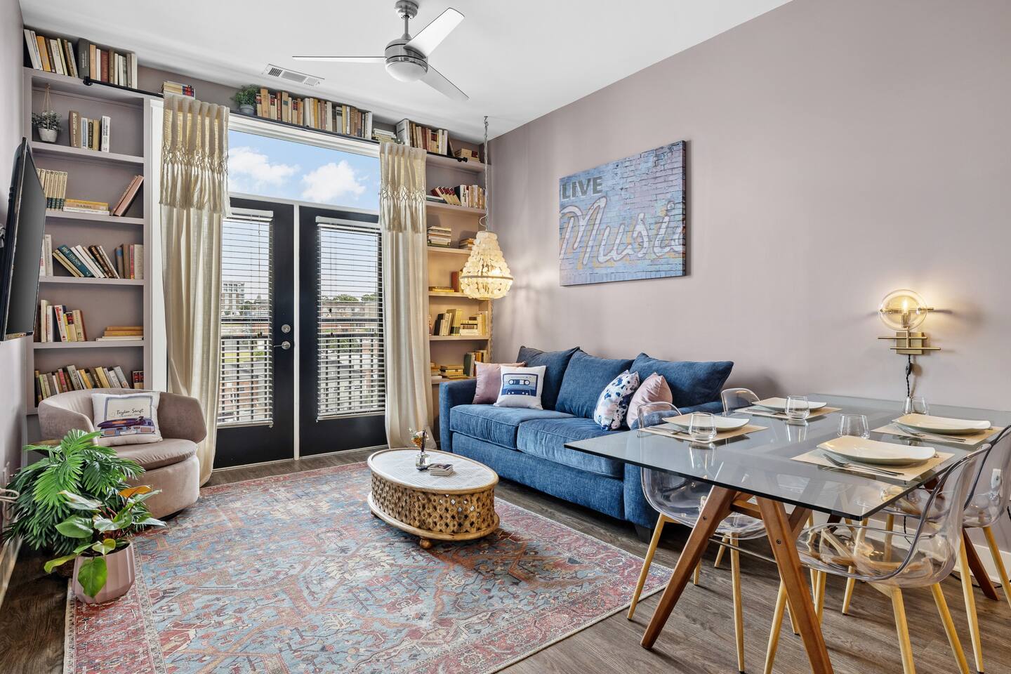 1BR stay w/ fire pits, lounge & pvt gym