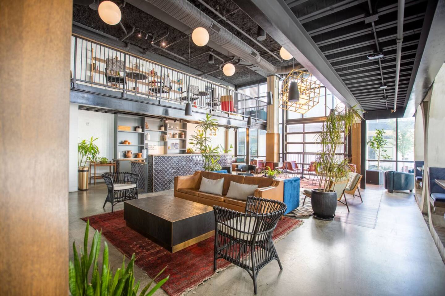 City apartment w/ sky lounge & gym access