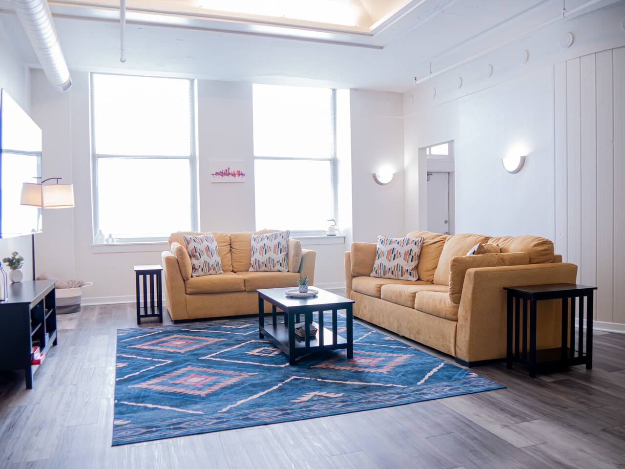 Historic downtown unit w/ large living room