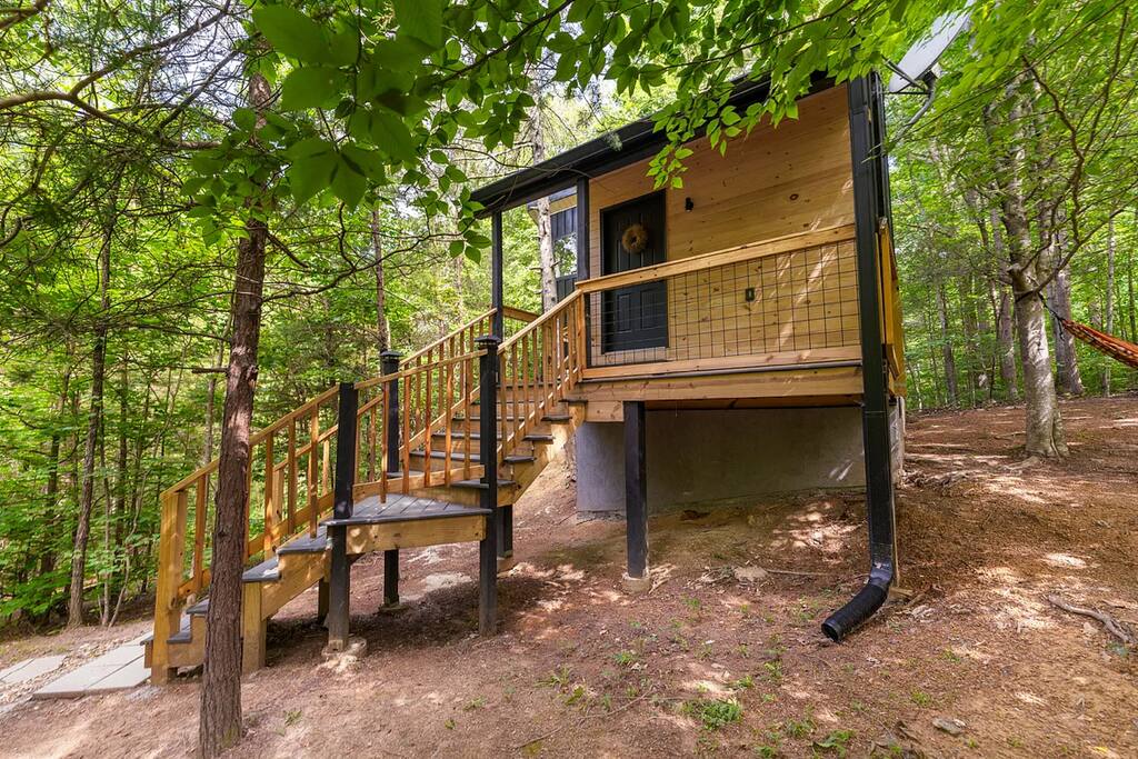 *NEW* Modern Tinyhome Cabin w/Hot Tub & King Bed