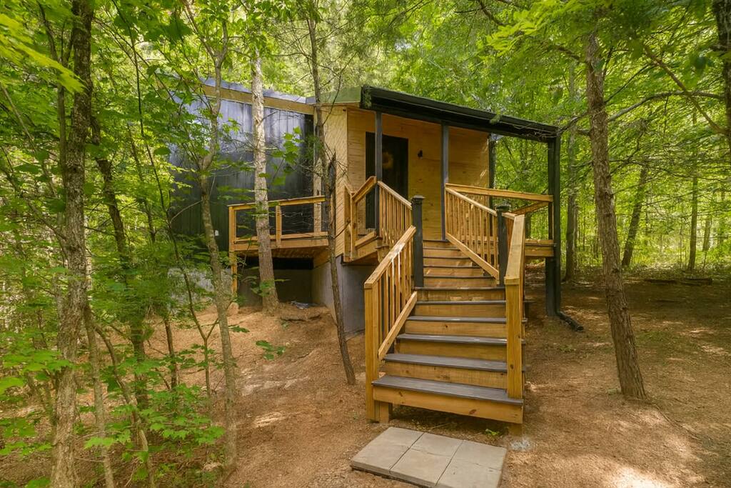 *NEW* Modern Tinyhome Cabin w/Hot Tub & King Bed