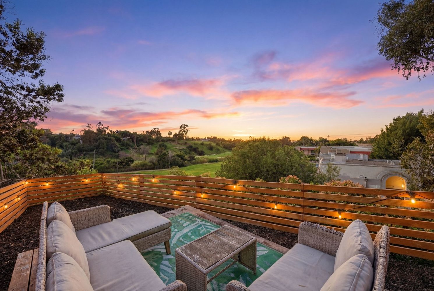 Views from bed! *Stylish* oasis above golf course