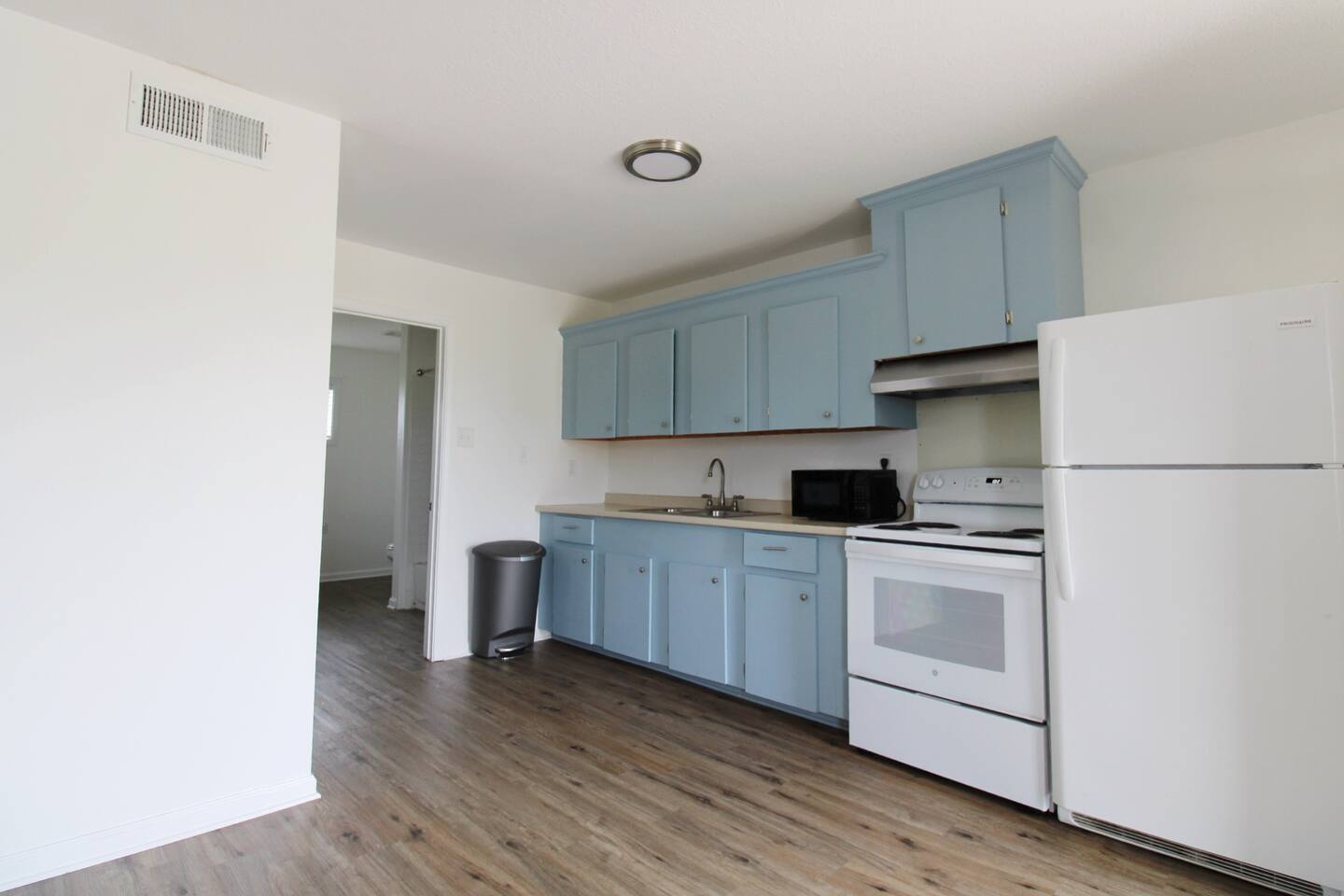 Spacious, Private 1/1 Apartment- Unit 2D