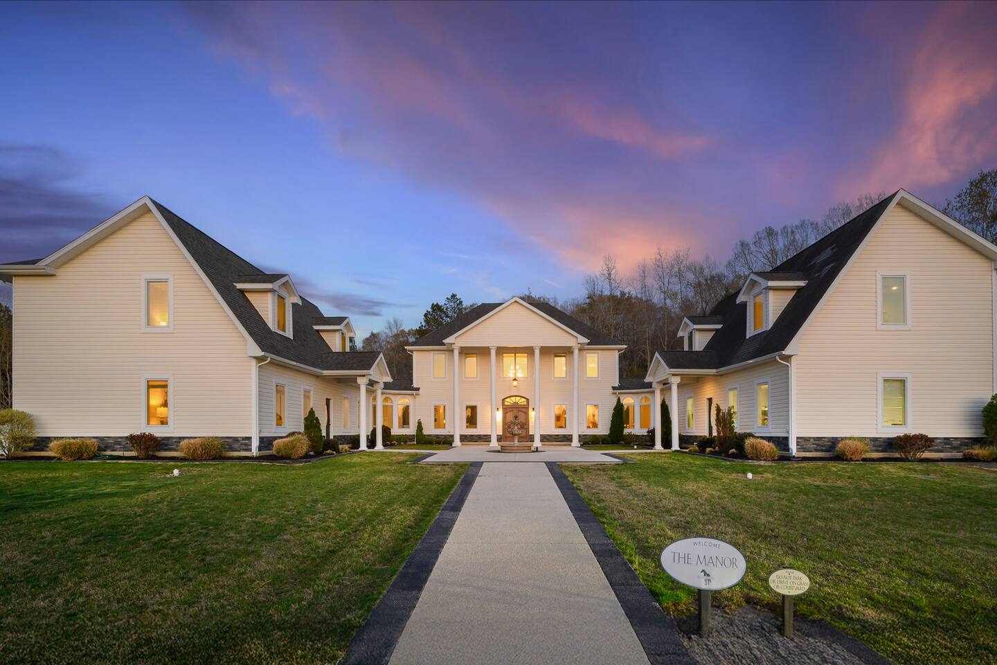 NEW! Sleeps 23-LuxeFirePit-PoolTable-Foosball-BBQ