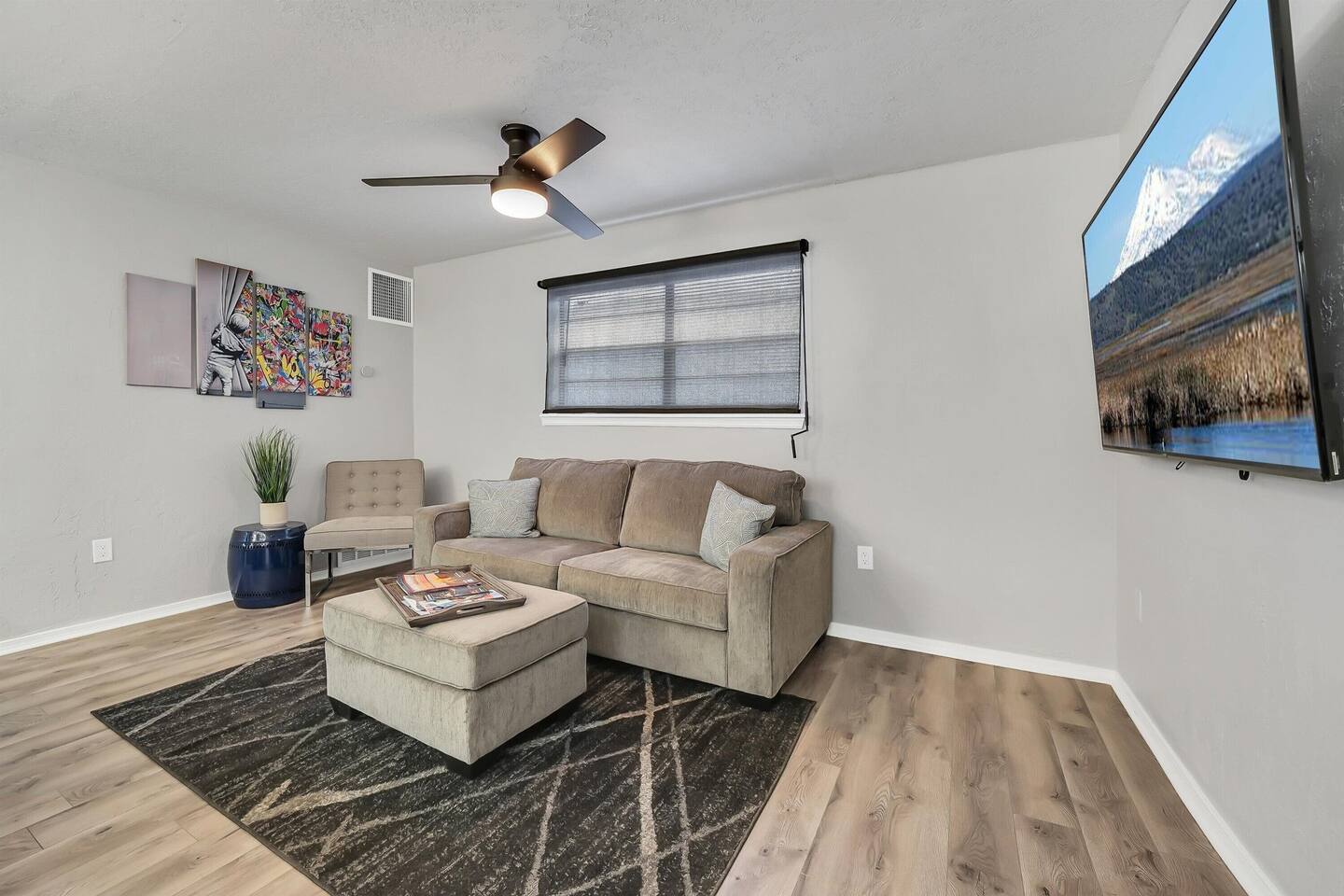 Beautiful Contemporary Suite #05