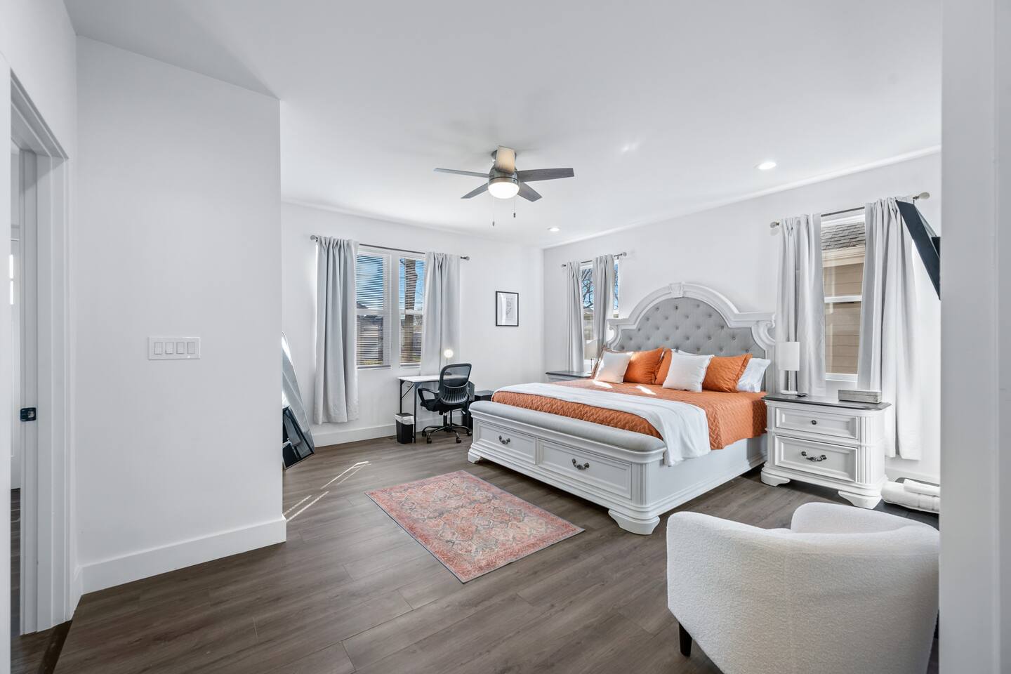 Bring Your Pup! Private Entry w/ Garage + Bathroom