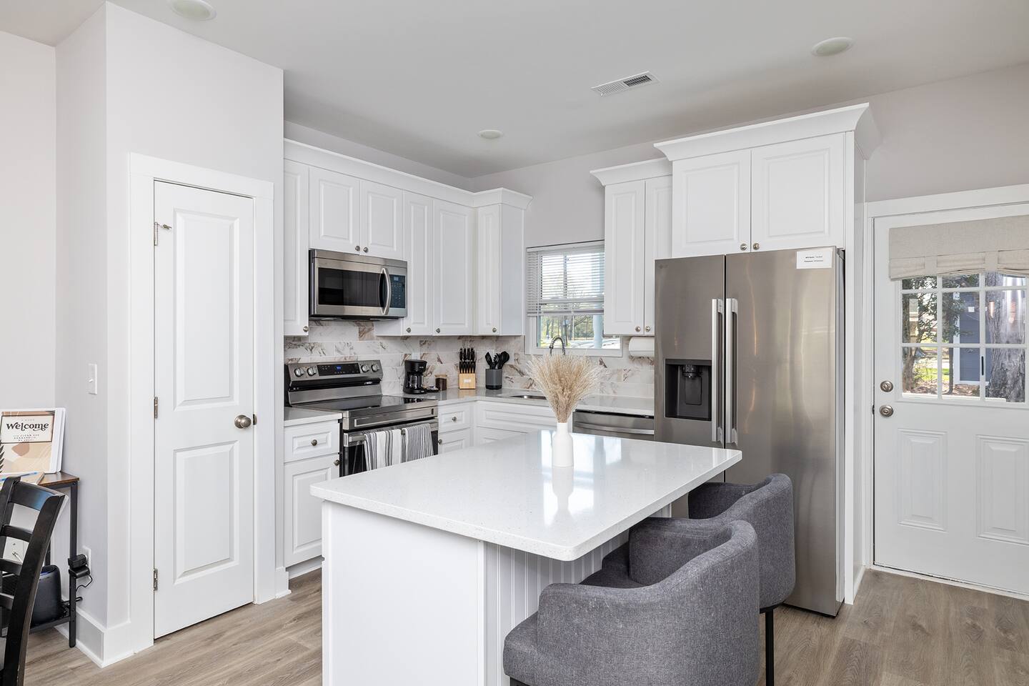 The Briar ~ Sleek 3BR Near DT w/Outdoor Area