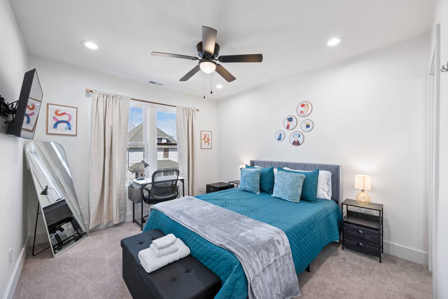 Room w/ Private Bath, Garage + Fridge, TV, Desk