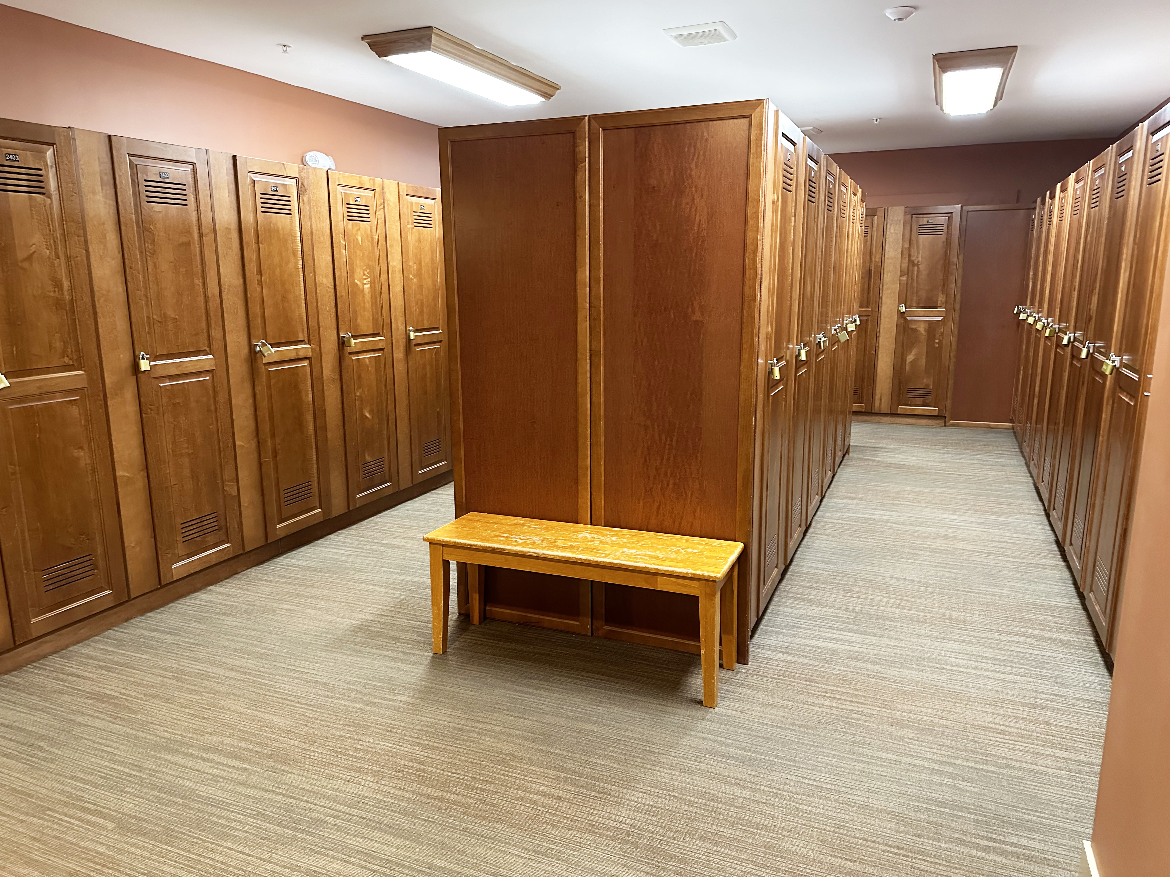 Ski lockers are located on the 1st floor of the building and are available for renters. Includes a lock for security of your ski/snowboard gear.