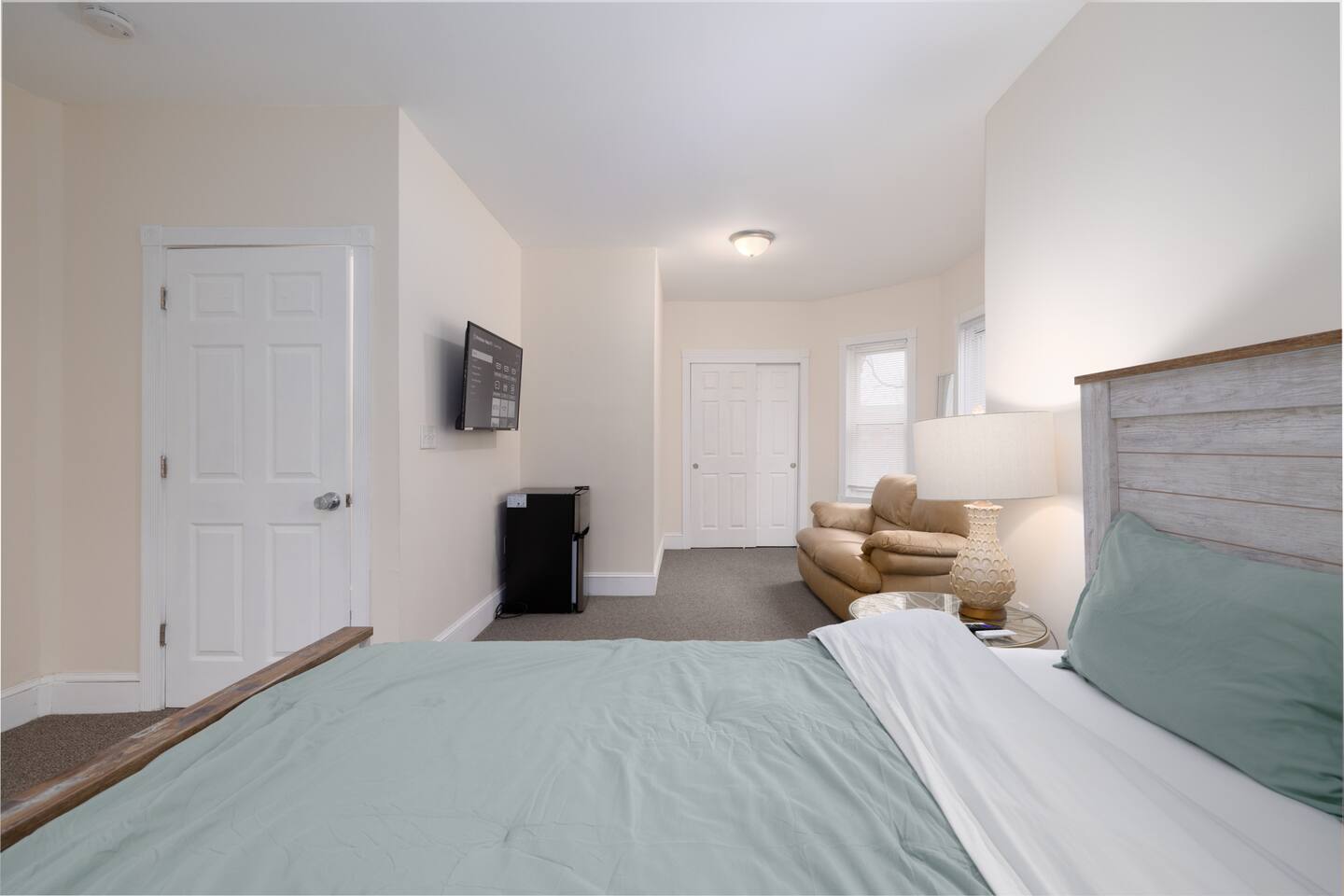 Spacious Urban Townhouse • Groups and Family