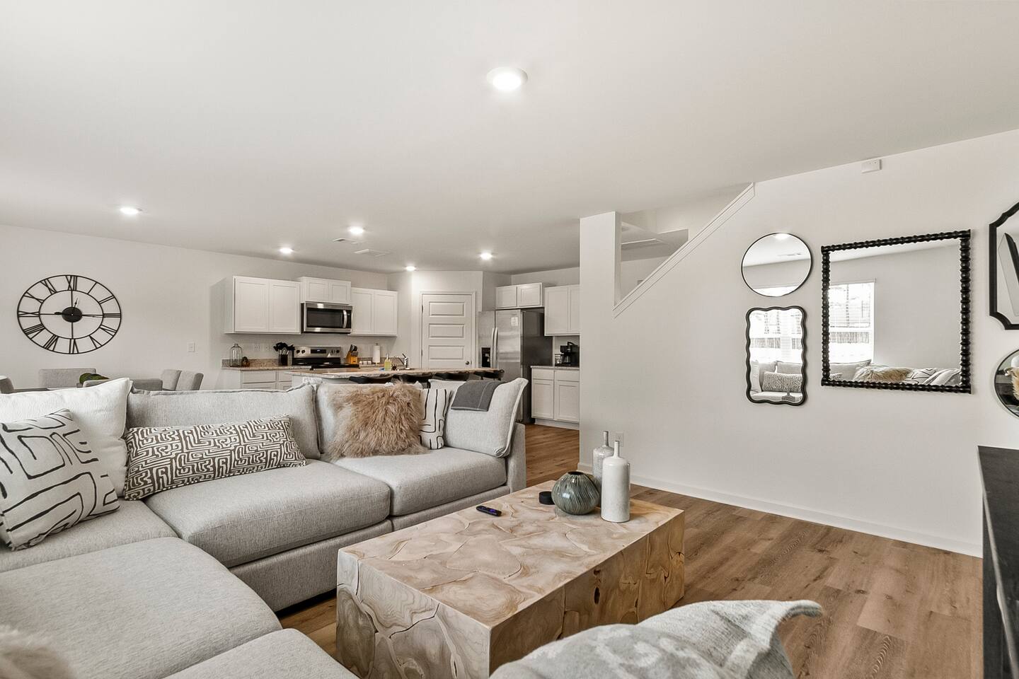 Stunning Northport home 5bd 3bth, 7 miles to UofA