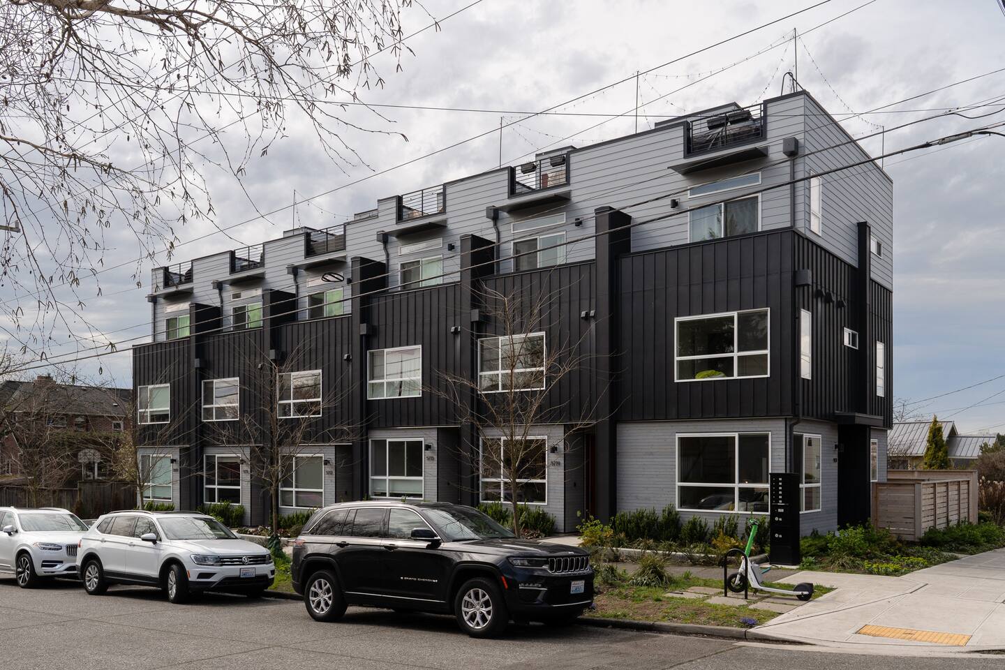 Light Filled Townhome + Rooftop Lounge & Fire Pit