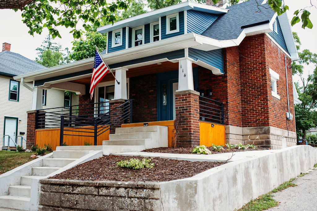 Newly Remodeled 3 Bed/1 Bath Duplex - UNIT A