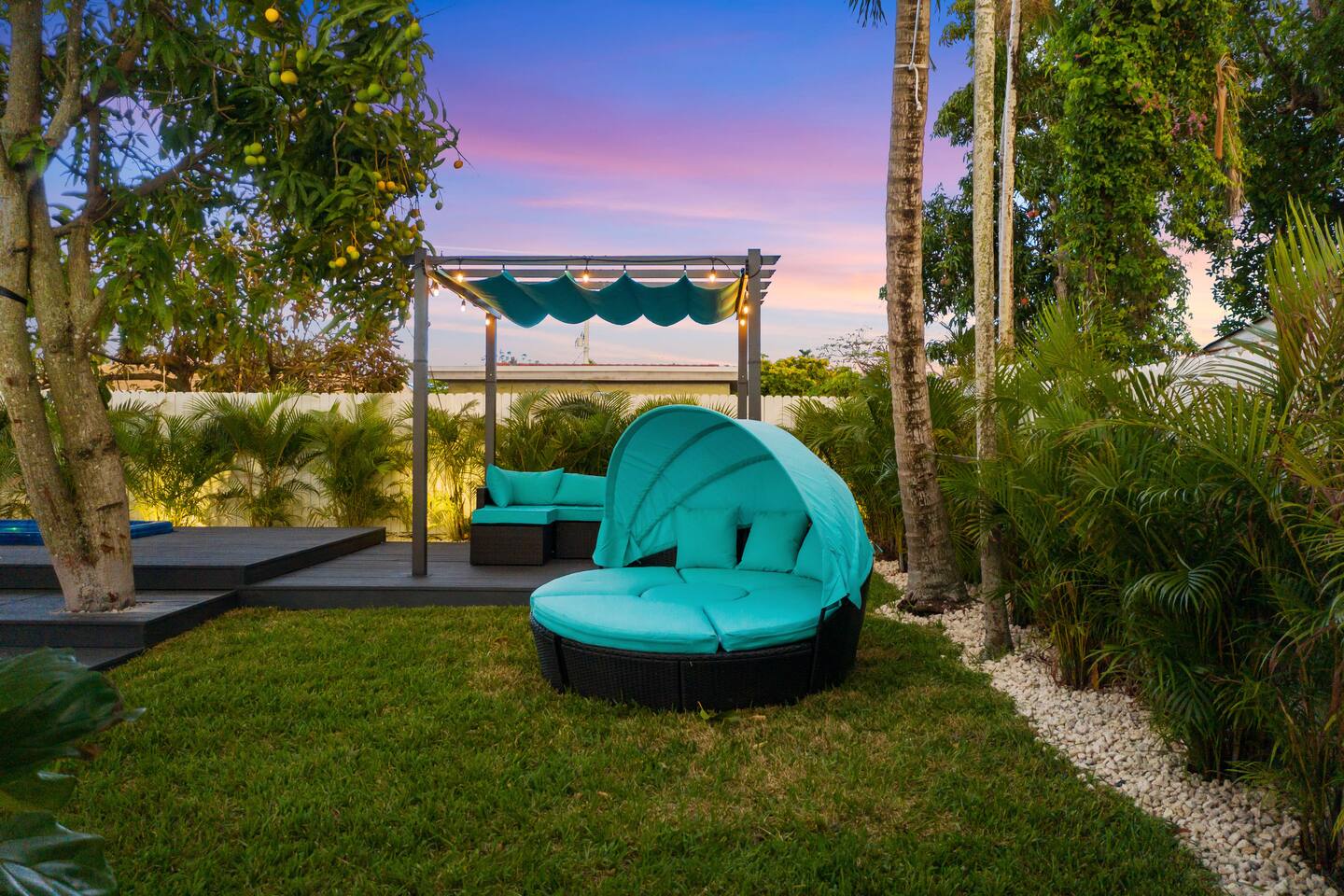 Double King Modern Villa. Outdoor Bar & Grill