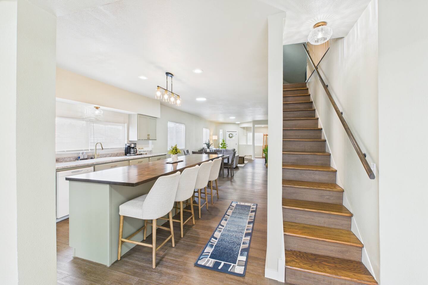Acacia Dunn Escape - 5BR/ 3BTH, HotTub