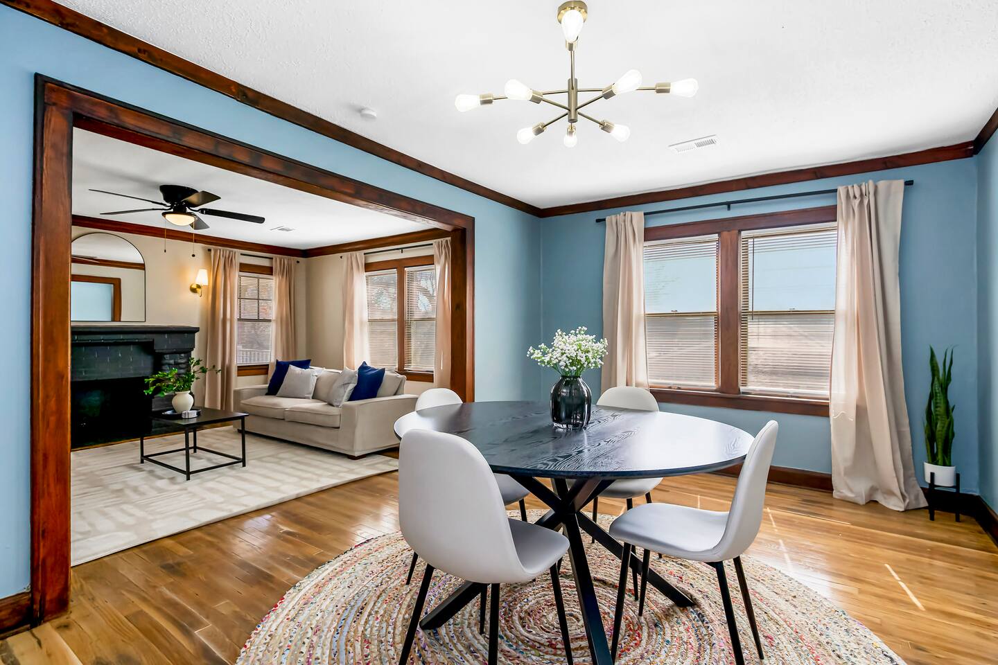 Cozy 2BR Near Hospitals, UMKC, Brookside, & Plaza