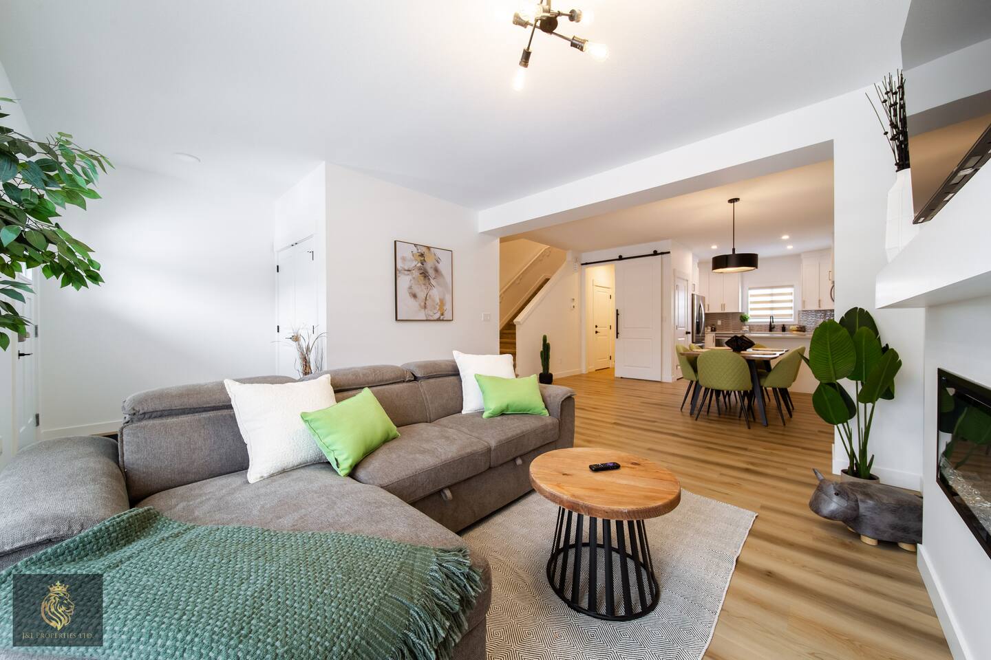 FreshModernWEMGarageKingBed