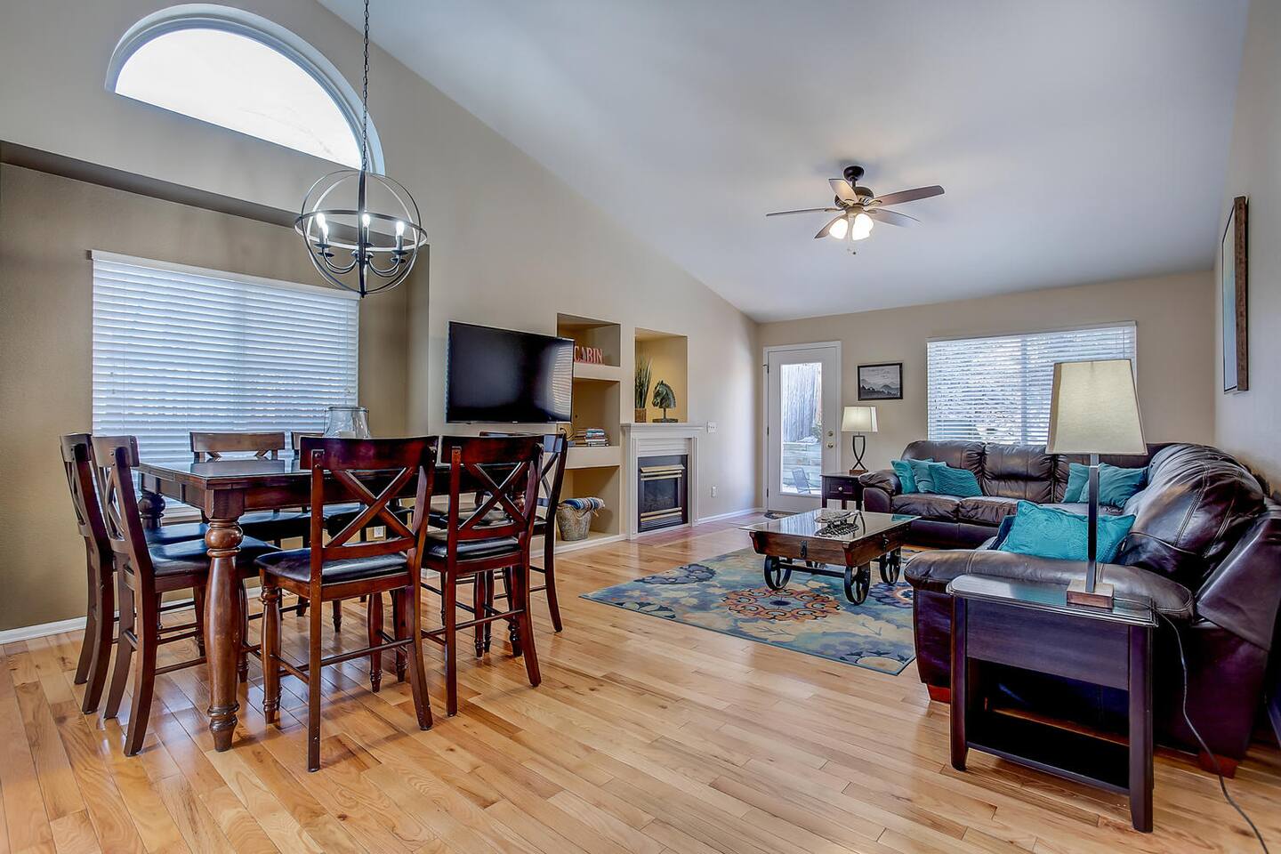 Spacious 6 Bdr Family Home near Park and YMCA Cntr