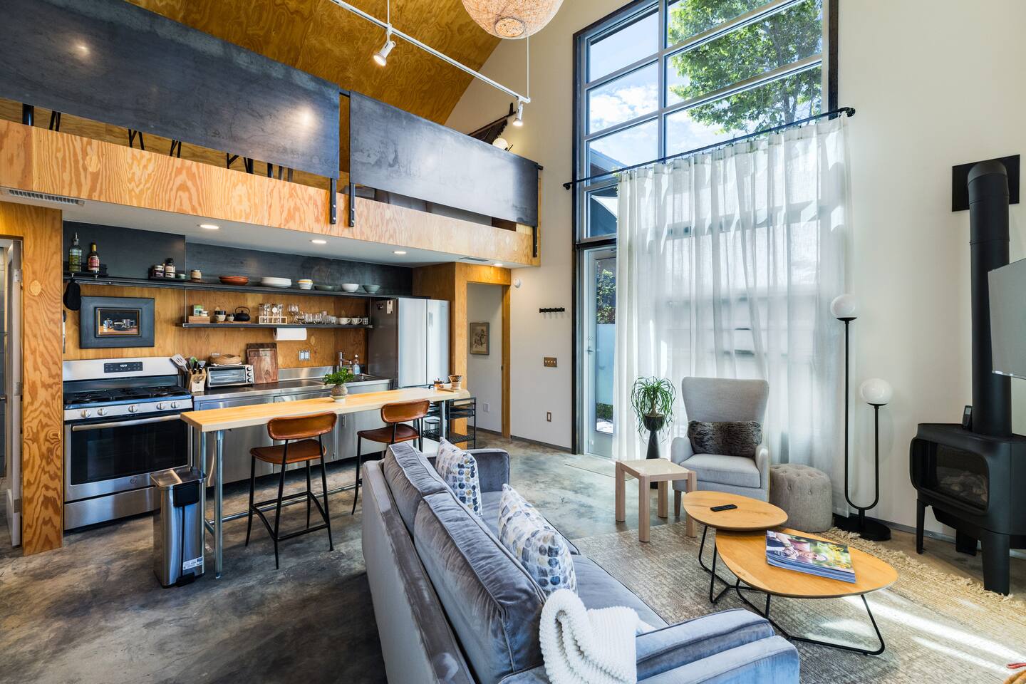 Sunny Open Loft by Cafecito | Baca Railyard