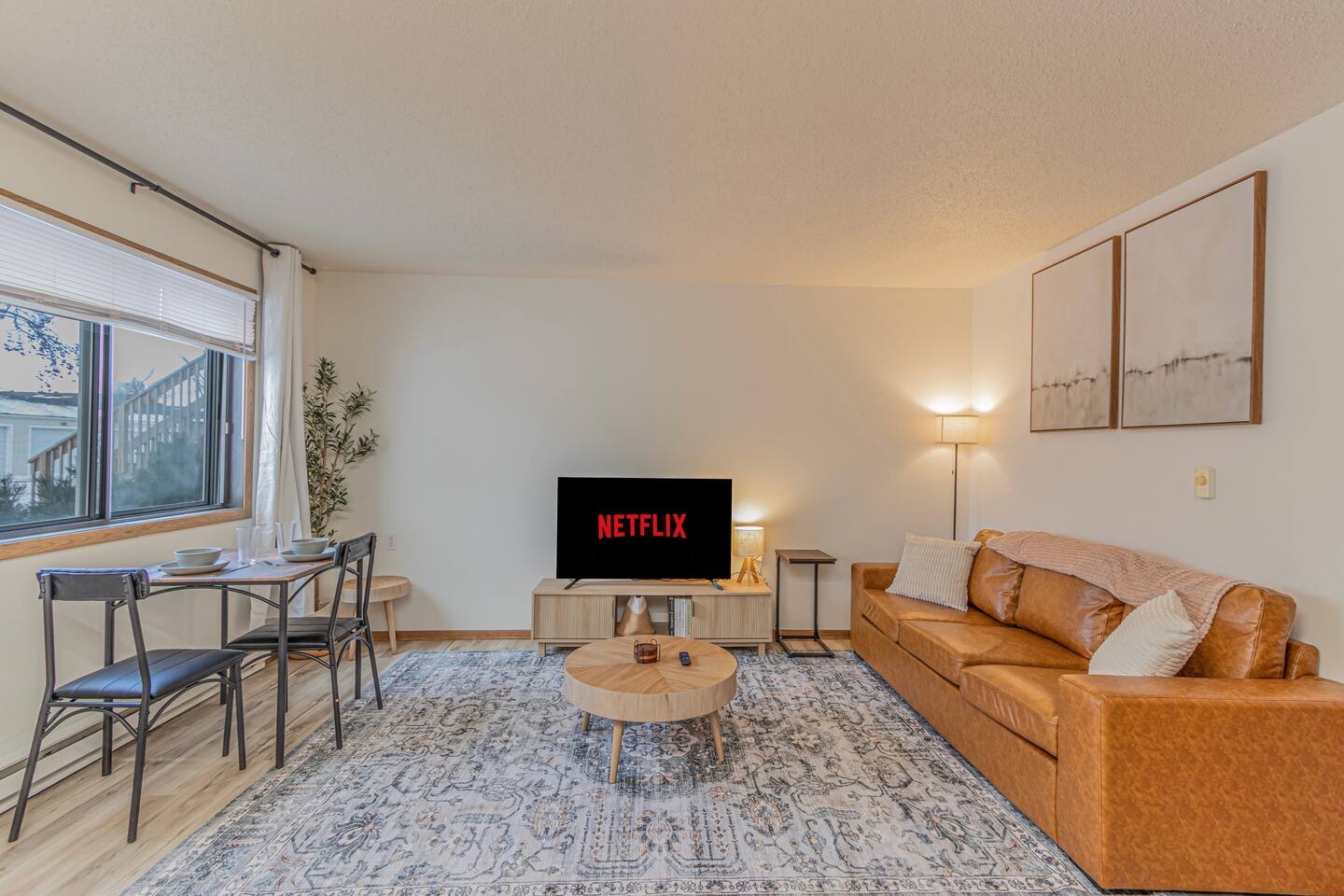 Central Location I Smart TV I Queen Bed