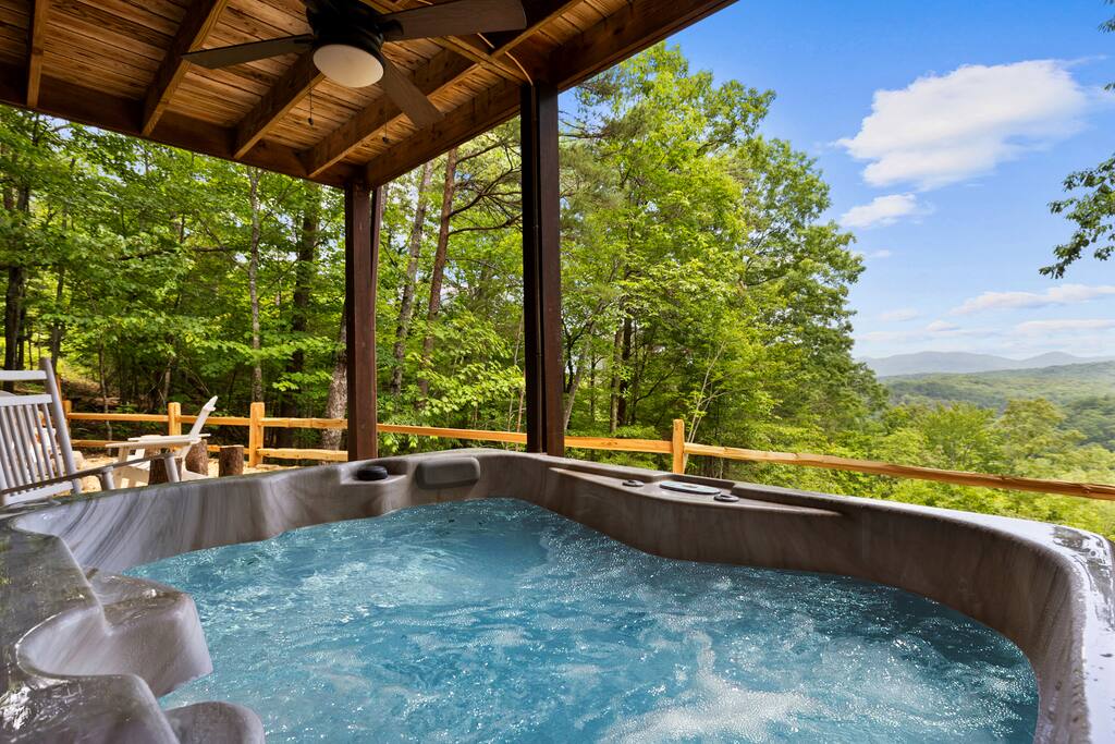 Fall Y’all in Blue Ridge! Hot tub-Arcade-Fire pit
