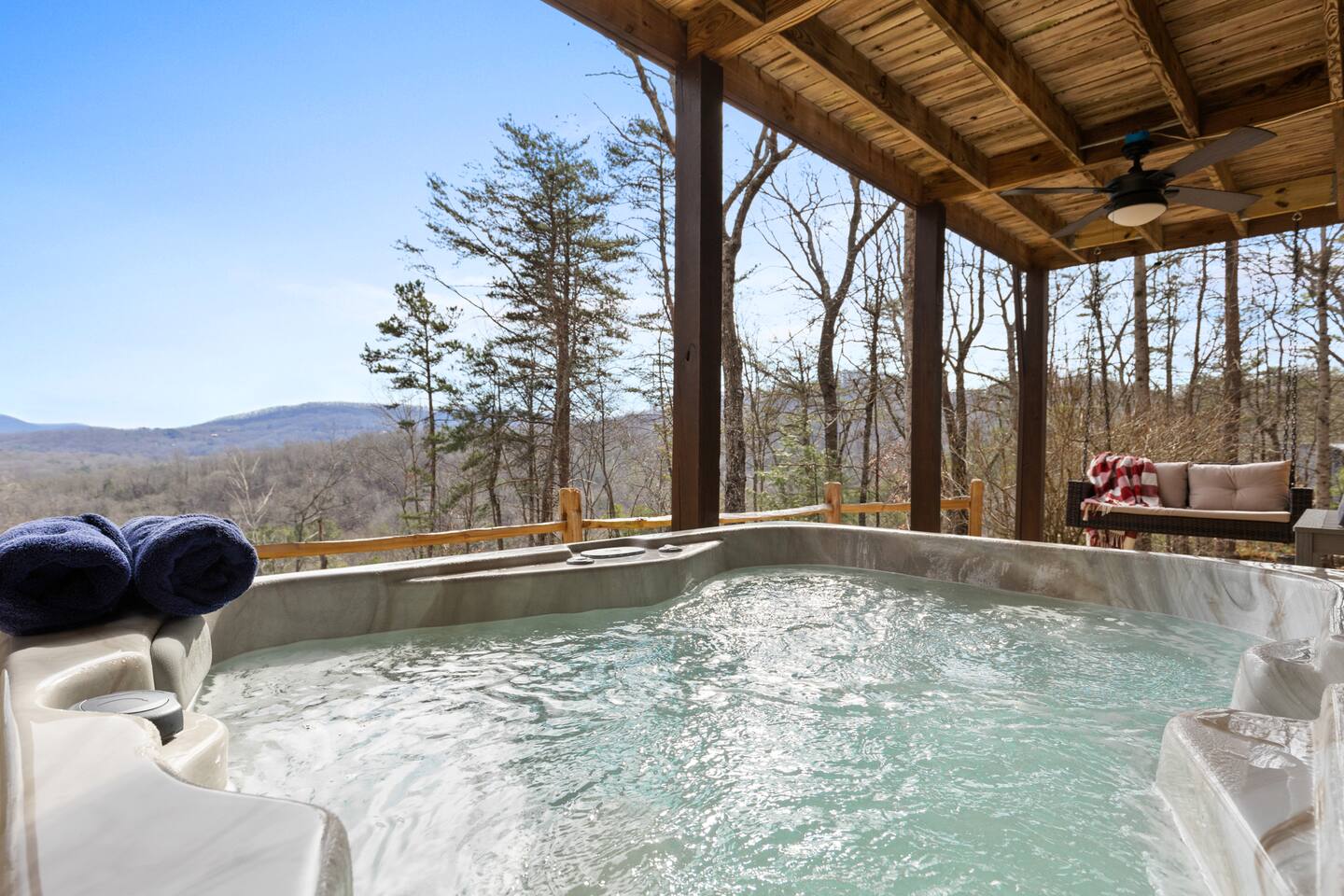 Cozy Winter Retreat, Hot tub, Arcade, Fire pit