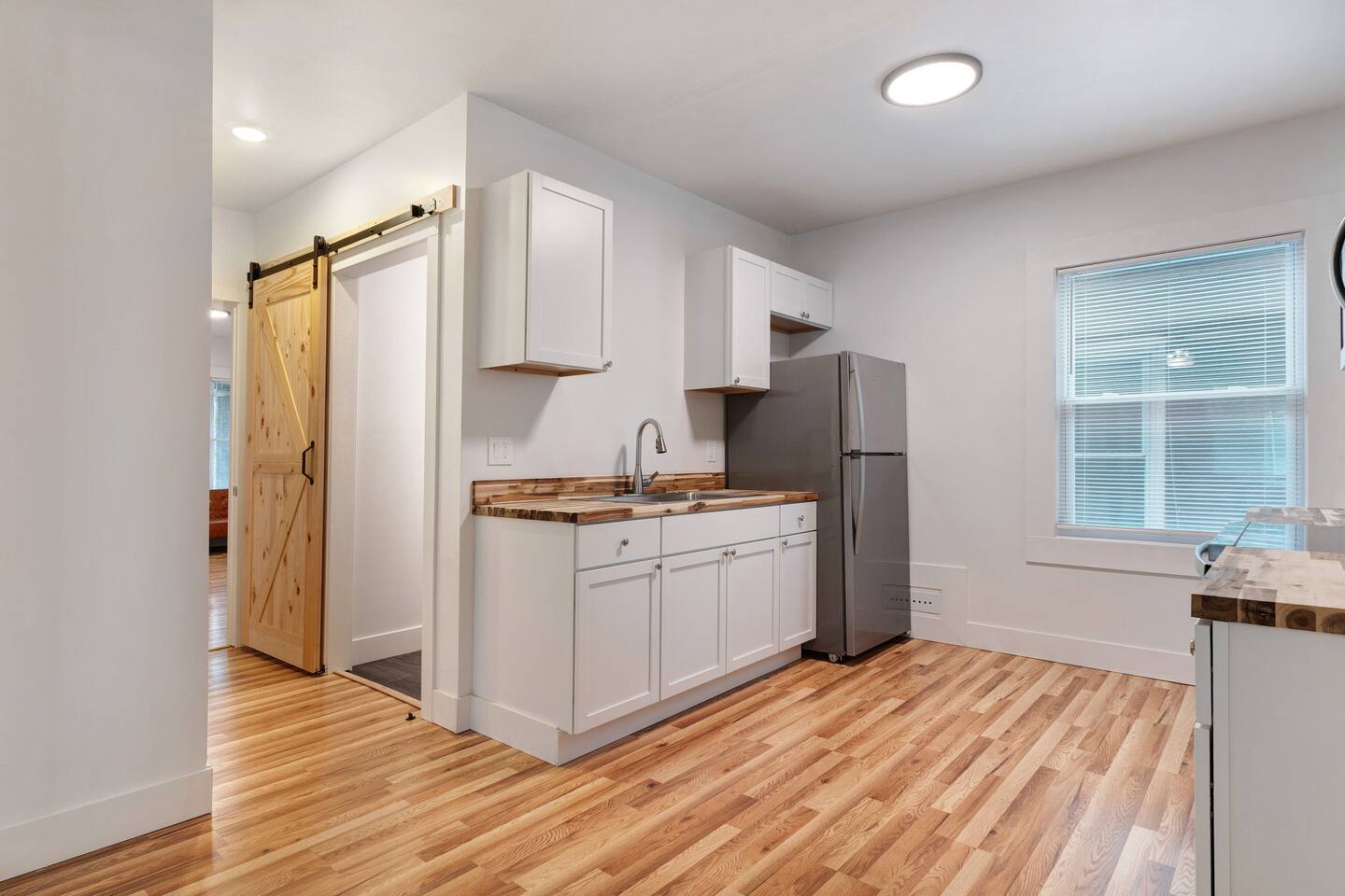 Walk to Niagara Falls! 12 Bedrooms! - Holiday Home