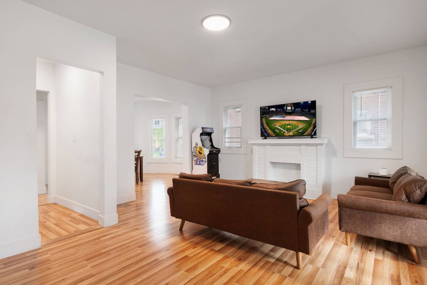 Walk to Niagara Falls! Newly Renovated 4 Bedrooms