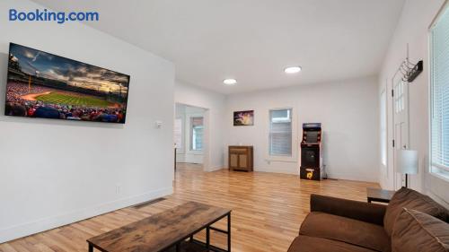 Beautiful 4 bedroom home short walk to Niagara Falls